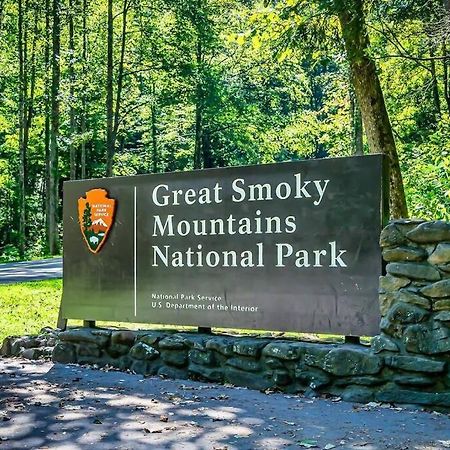 Villa Breathtaking Views Of The Smokies, 3 Mins To Gatlinburg Exterior foto