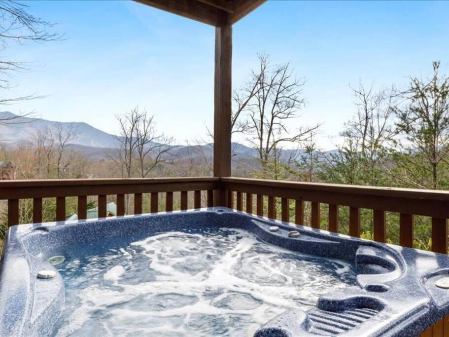 Villa Breathtaking Views Of The Smokies, 3 Mins To Gatlinburg Exterior foto