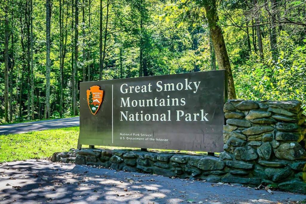 Villa Breathtaking Views Of The Smokies, 3 Mins To Gatlinburg Exterior foto